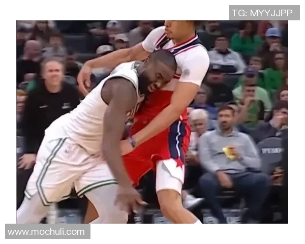 布朗：夺冠和努力卫冕这2年压力太大导致了脱发 还会继续蹭人身上